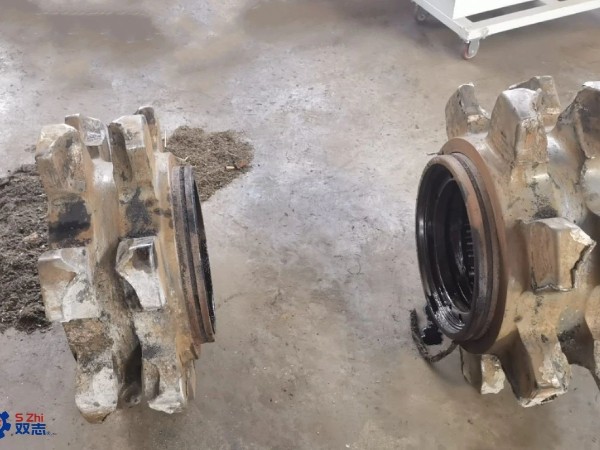 赴山西懷仁測繪刮板、橫梁、鏈輪體