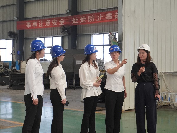 深入廠區(qū)學(xué)習(xí)，提高自身專業(yè)知識。_河南雙志