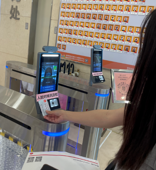 健康碼測溫門禁閘機