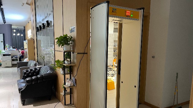 浙江某鞋業(yè)公司引入探天下電子產(chǎn)品探測門,確保設計辦公室機密不泄露