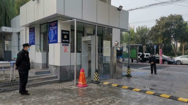 學(xué)校使用的智能安檢門是如何防止學(xué)生攜帶手機(jī)的