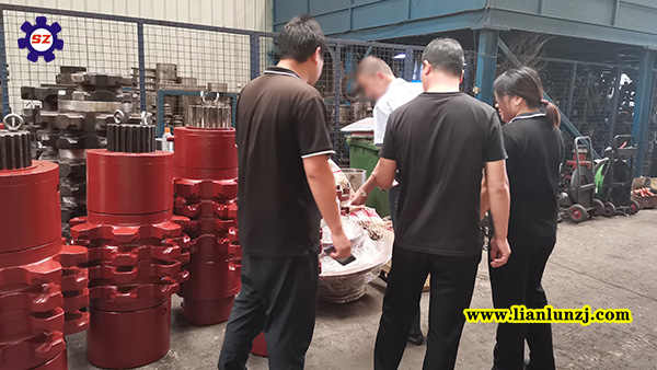 貴陽彭總開展刮板機配件業(yè)務，來我廠考察參觀！