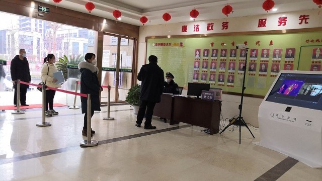 熱成像人體智能測(cè)溫儀筑起疫情防控政務(wù)服務(wù)大廳首道防線