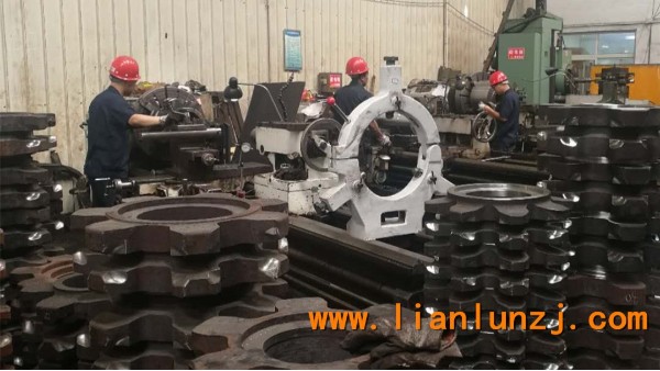 轉(zhuǎn)載機配件加工完成，客戶到廠提貨